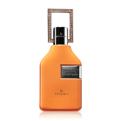 Sahebat al Jamal Eau de Parfum 70ml från Ard Al Zaafaran bjuder på en förtrollande doft av blommor och trä, som skapar en elegant och sensuell atmosfär.